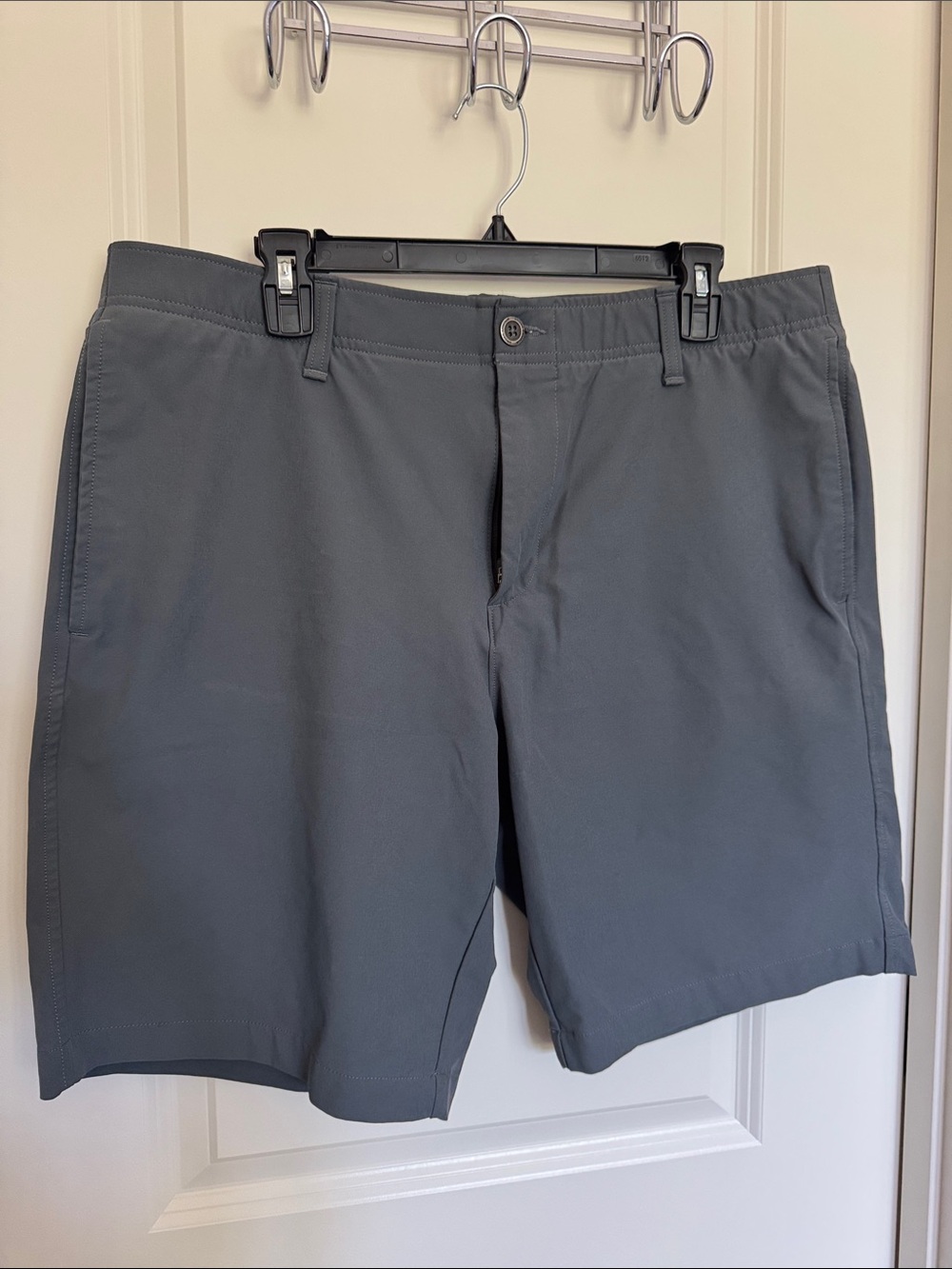 Under Armour Men's Gray Athletic Flat-Front Shorts